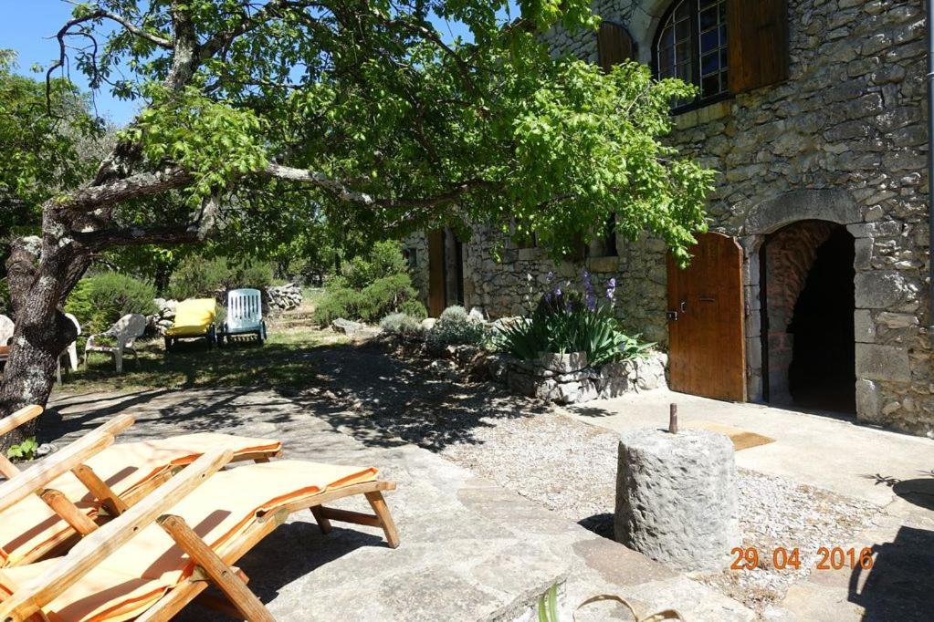 Roulottes Et Cabanes De Saint Cerice 보귀에 외부 사진